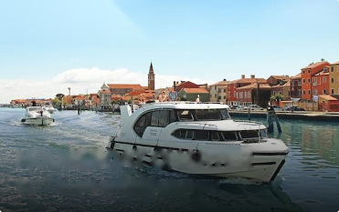 Houseboat charter