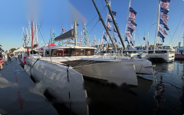 Trimaran charter